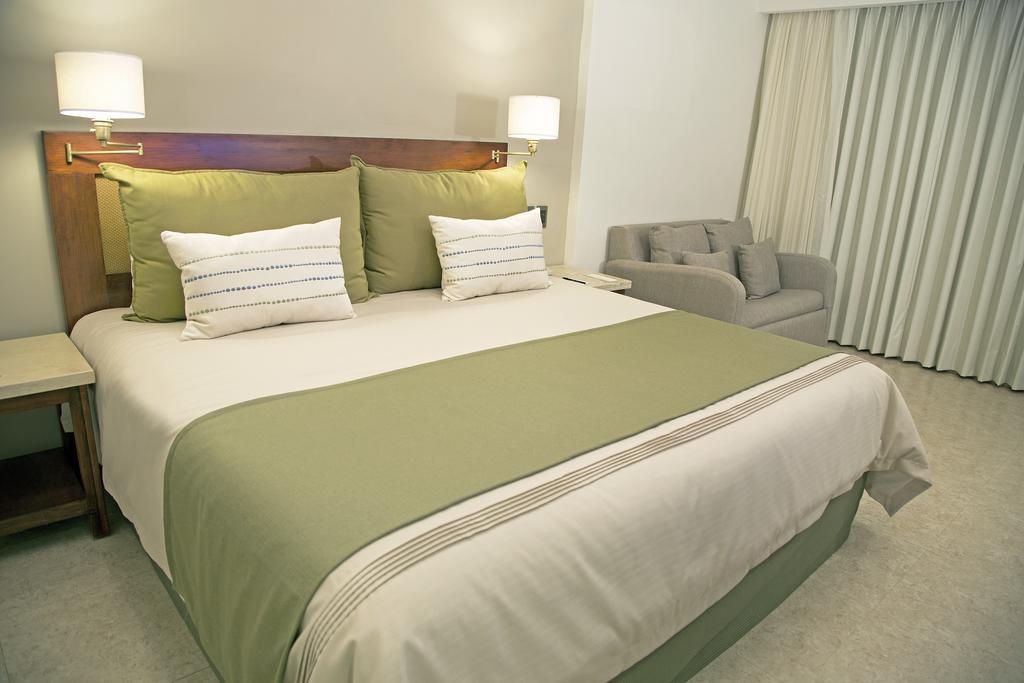 Hotel Terranova Coatzacoalcos Eksteriør bilde A bed with a bed runner